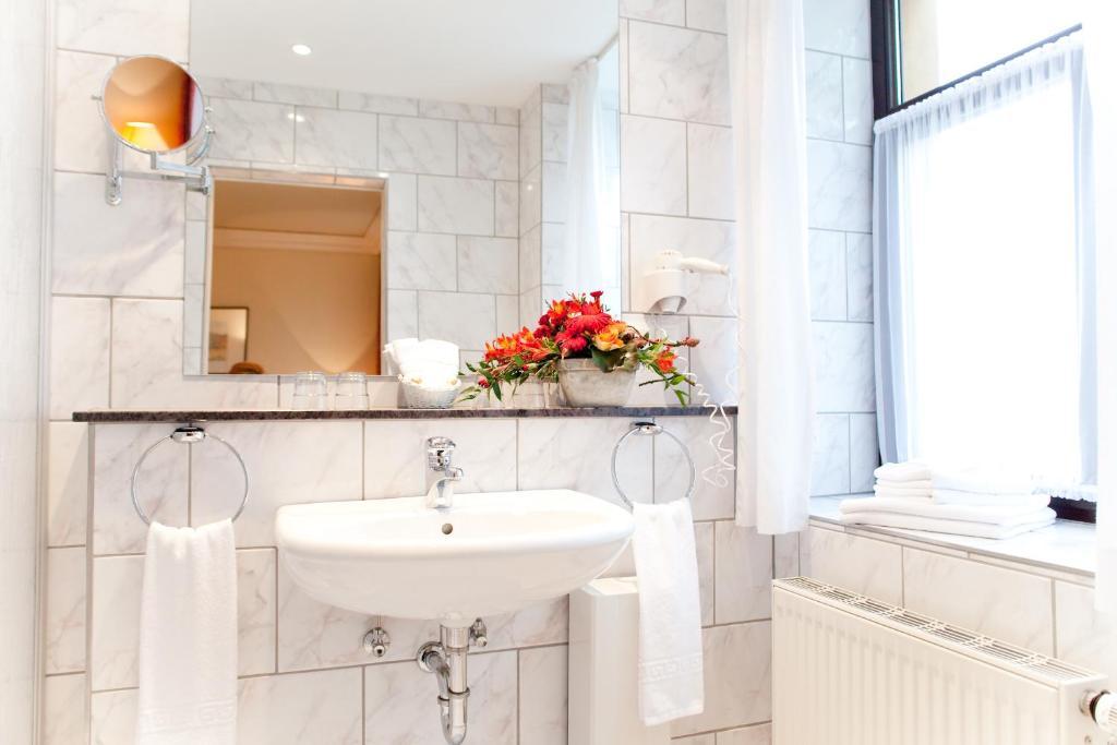 Hotel Weisses Ross Marienberg Rum bild